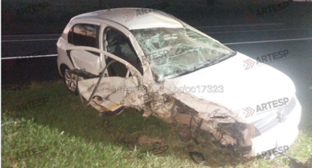 Carros colidem lateralmente na Rodovia Assis Chateaubriand, em MartinÃ³polis