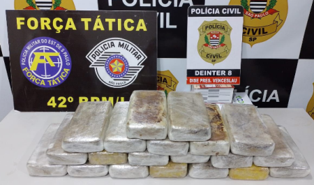 Quatro bolivianas sÃ£o presas transportando 22 kg de cocaÃ­na em Ã´nibus na SP-270