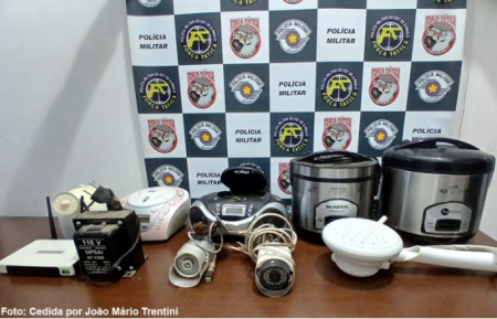 Homem Ã© preso em flagrante apÃ³s invadir residÃªncia e furtar objetos em TupÃ£