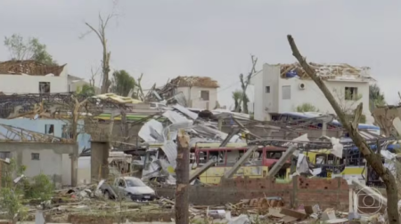 TrÃªs tornados atingem ParanÃ¡ com ventos de atÃ© 330 km/h e deixam mortos e centenas de feridos