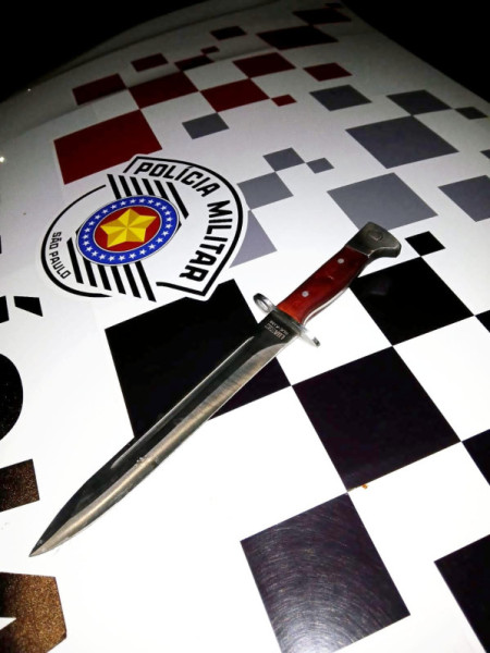 Homem Ã© preso por violÃªncia domÃ©stica apÃ³s atear fogo em cadeiras em Sagres