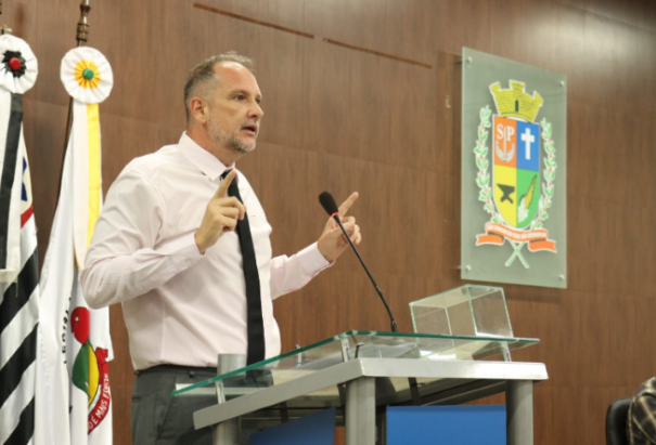 Câmara dá posse ao vereador Homero Massarente