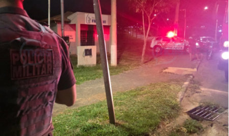 Motociclista fica gravemente ferido apÃ³s bater em poste em TupÃ£