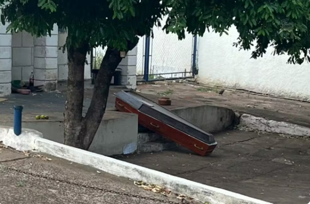 Caixão é encontrado abandonado em avenida de Presidente Prudente