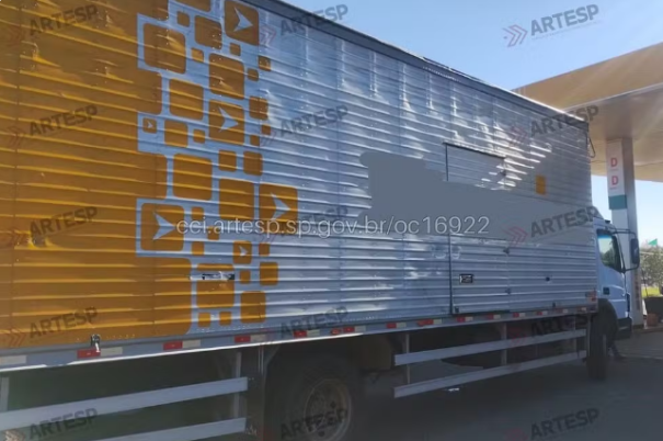 Homem morre atropelado por caminhão em posto de combustíveis em Bauru