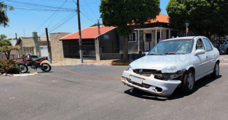 Motociclista fica ferida apÃ³s colisÃ£o no centro de TupÃ£