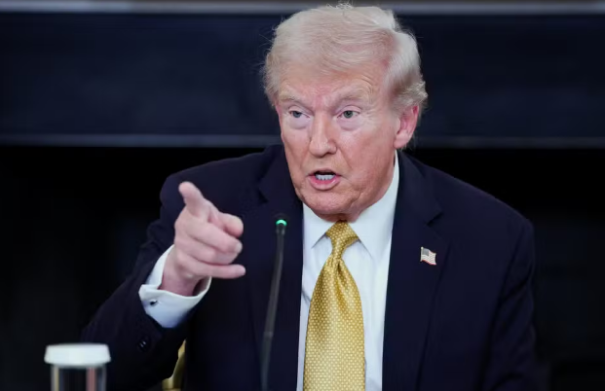 EUA realizam bombardeios navais e planejam ações contra trafico; alvo pode incluir Venezuela