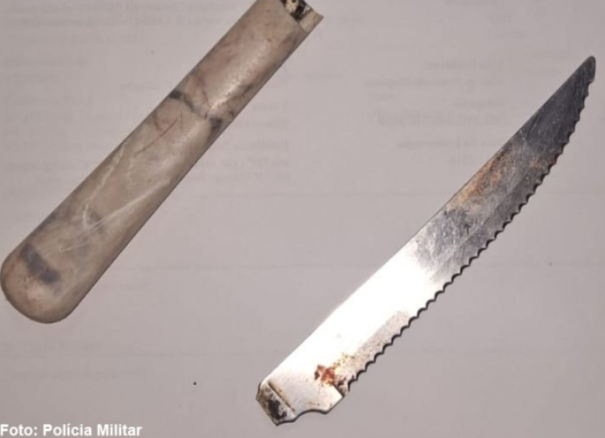 Mulher é presa suspeita de esfaquear irmã menor em Universo, distrito de Tupã