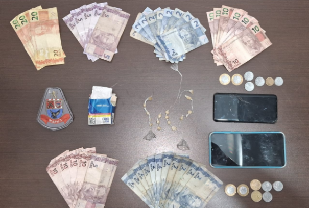 Polícia prende dois homens por tráfico de drogas na Cohab III em Tupã