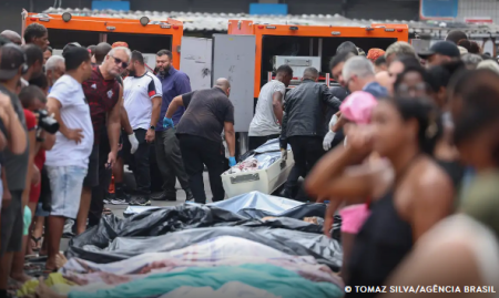 Moradores retiram cerca de 50 corpos em Ã¡rea de mata apÃ³s operaÃ§Ã£o no RJ