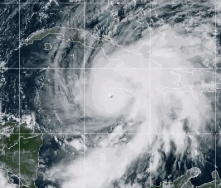 FuracÃ£o Melissa atinge Cuba apÃ³s devastar Jamaica como âtempestade do sÃ©culoâ