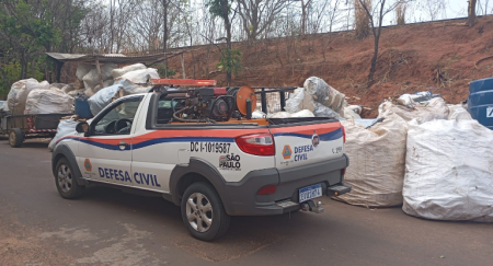 Defesa Civil realiza aÃ§Ã£o preventiva com coletores de reciclagem na Vila EsperanÃ§a
