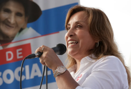 Congresso do Peru derruba a presidente Dina Boluarte; chefe do Parlamento assume cargo