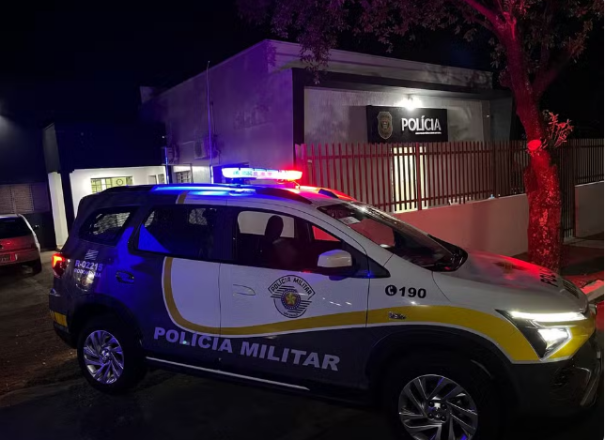 Suspeito é preso por agredir e ameaçar mãe com faca na frente dos irmãos em Álvares Machado