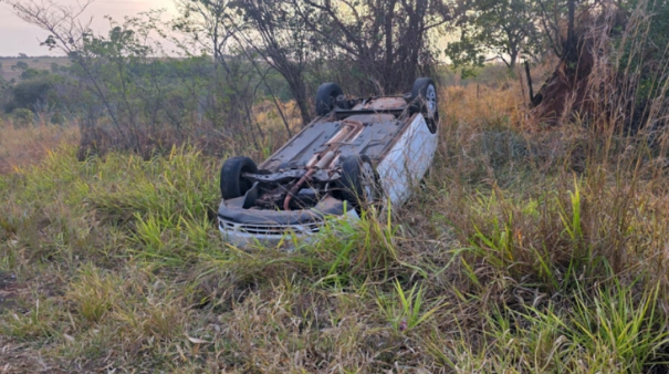 Capotamento é registrado na vicinal que liga Tupã a Juliânia