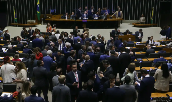 Câmara aprova isenção do IR para quem ganha até R$ 5 mil