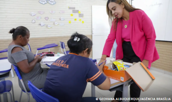 Brasil avança, mas ainda tem 4,2 milhões em atraso escolar
