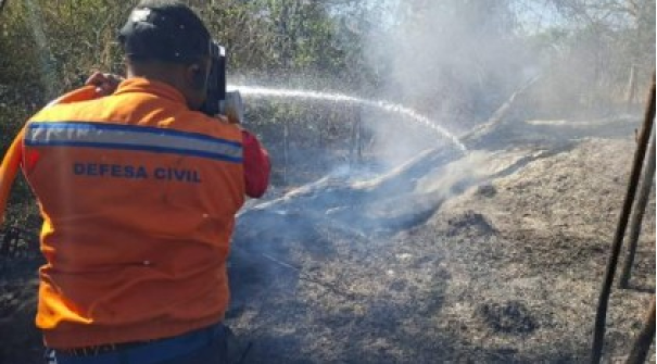 Bombeiros combatem dois incêndios simultâneos em Parapuã no fim de semana