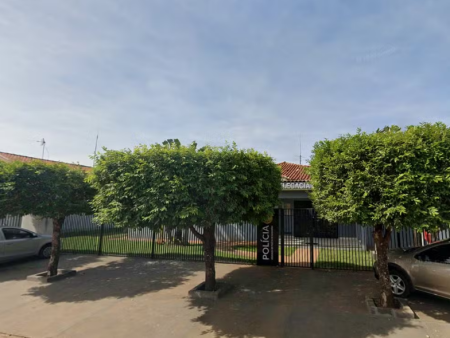 Mulher usa enxada para se defender de agressÃ£o apÃ³s quase ser atropelada no interior de SP