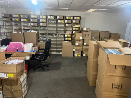 PolÃ­cia fecha fÃ¡brica de tintas falsificadas e prende sete pessoas em Presidente Prudente