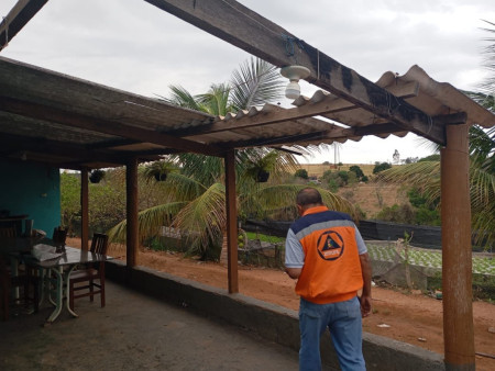 Defesa Civil de Osvaldo Cruz atende cinco ocorrÃªncias apÃ³s ventania e chuva nesta segunda-feira (22)