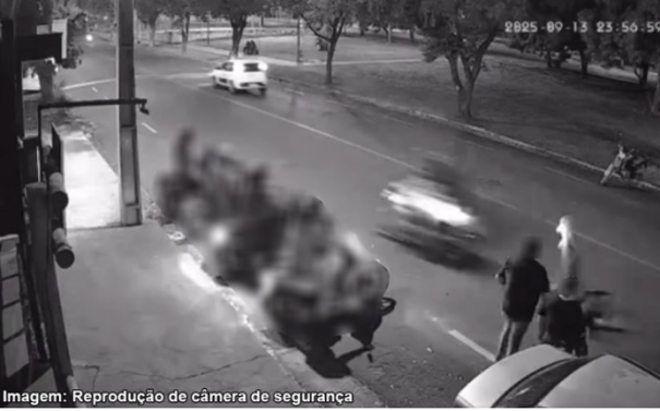 Jovem é atropelado por motocicleta em Bastos; condutor fugiu do local