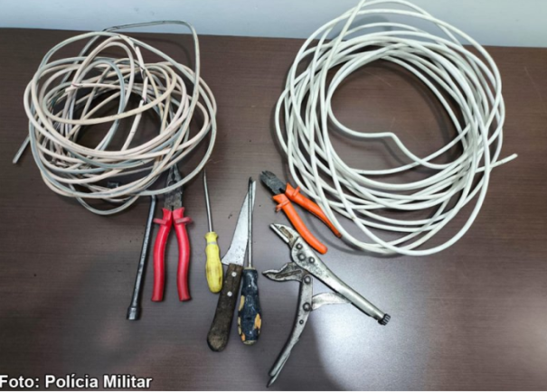 Dois presos em flagrante por furtar fios elétricos em Bastos