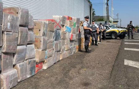 OperaÃ§Ã£o policial apreende quase 5 toneladas de maconha transportadas em caminhÃ£o na SP-270