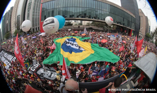 42 mil pessoas protestam em São Paulo contra PEC da Blindagem e anistia a condenados por tentativa de golpe