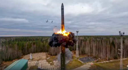 Putin propÃµe a Trump prorrogar por um ano tratado de controle de armas nucleares