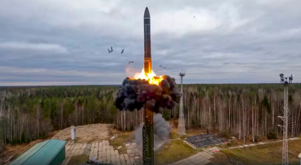 Putin propõe a Trump prorrogar por um ano tratado de controle de armas nucleares