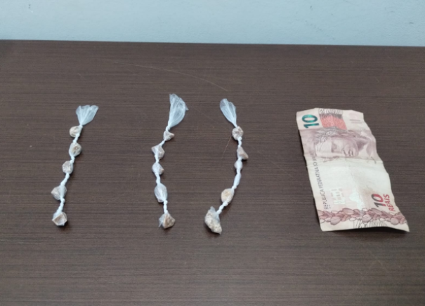 Polícia Militar apreende drogas e prende suspeito na Vila Marajoara, em Tupã