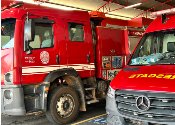 Corpo de Bombeiros de Osvaldo Cruz controla incêndio em pastagem no bairro Venda Branca