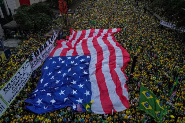 Apoiadores de Bolsonaro se reúnem na Paulista em ato por anistia aos condenados de 8 de janeiro
