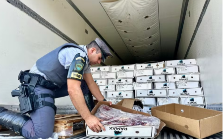 PolÃ­cia RodoviÃ¡ria apreende caminhÃ£o com carga de carnes nobres furtada avaliada em R$ 1 milhÃ£o em CafelÃ¢ndia