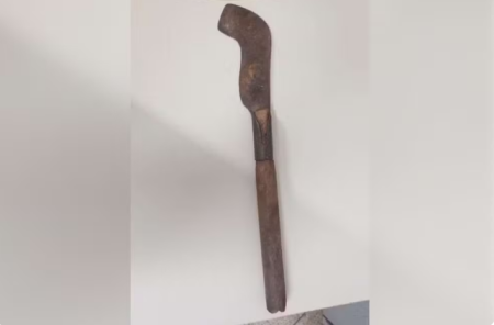 Homem Ã© preso por agredir companheira com soco no rosto e ameaÃ§Ã¡-la com foice em Presidente Prudente