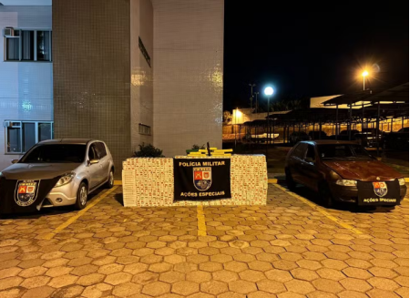PolÃ­cia apreende maÃ§os de cigarro e prende dupla suspeita de trÃ¡fico internacional de drogas e contrabando