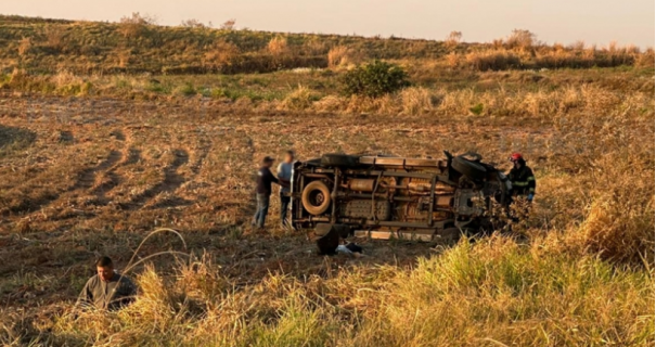 Capotamento é registrado na vicinal que liga Tupã a Arco-Íris