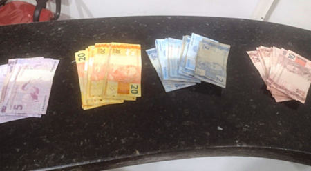 Homem e mulher sÃ£o presos pela PM apÃ³s roubo a loja de conveniÃªncia em LucÃ©lia