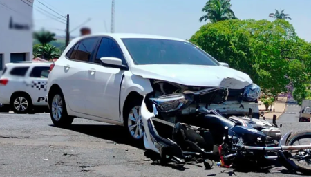 Acidente deixa uma pessoa ferida no centro de LucÃ©lia