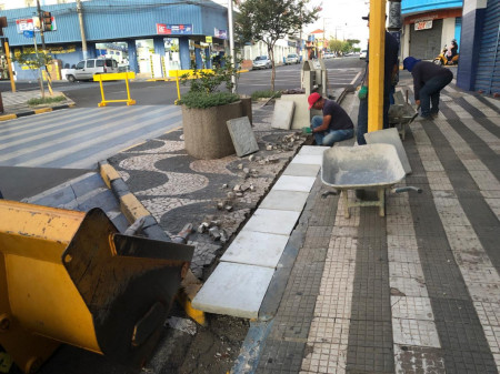 Prefeitura de Osvaldo Cruz realiza manutenÃ§Ã£o em calÃ§amento para maior seguranÃ§a da populaÃ§Ã£o