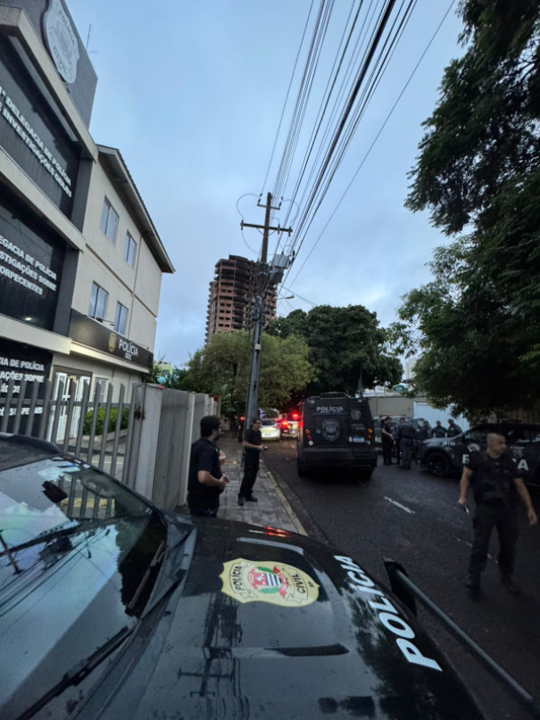 Operação cumpre dez mandados de busca e apreensão na Vila Furquim e quatro suspeitos são presos