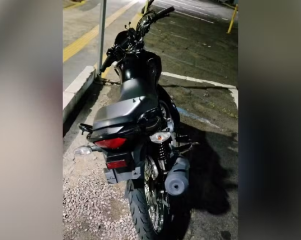 Balconista é presa suspeita de planejar assalto com adolescente a padaria onde ela trabalha