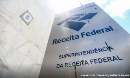 Receita nega aumento de imposto para professores com novo piso