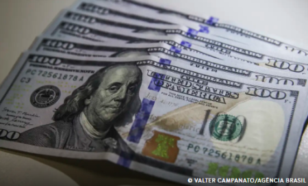 DÃ³lar cai para R$ 5,20 e atinge menor valor em 20 meses