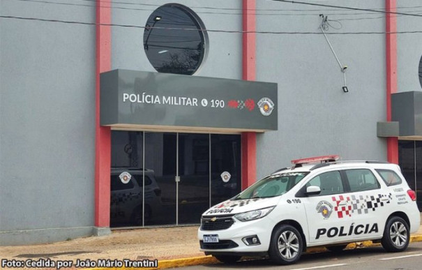 Homem é preso após agredir companheira com bebê no colo em Tupã