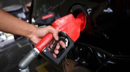 Petrobras reduz preÃ§o da gasolina em 5,2% a partir desta terÃ§a (27)
