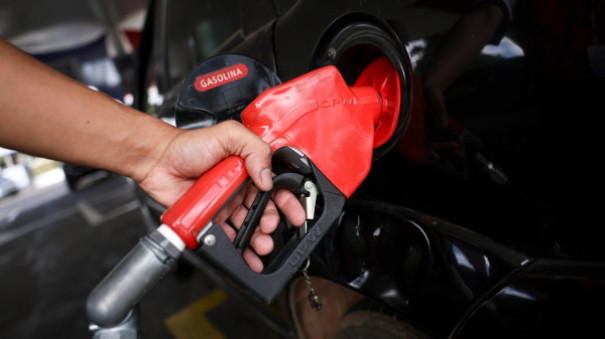 Petrobras reduz preço da gasolina em 5,2% a partir desta terça (27)