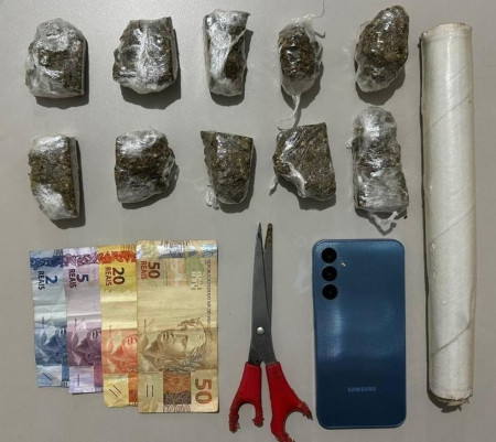 Rapaz Ã© flagrado vendendo drogas e acaba preso com porÃ§Ãµes de maconha em Presidente Venceslau