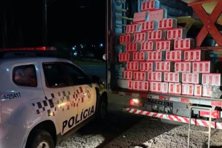 PolÃ­cia apreende celulares sem nota fiscal avaliados em R$ 700 mil escondidos em carga de mÃ³veis em Tupi Paulista